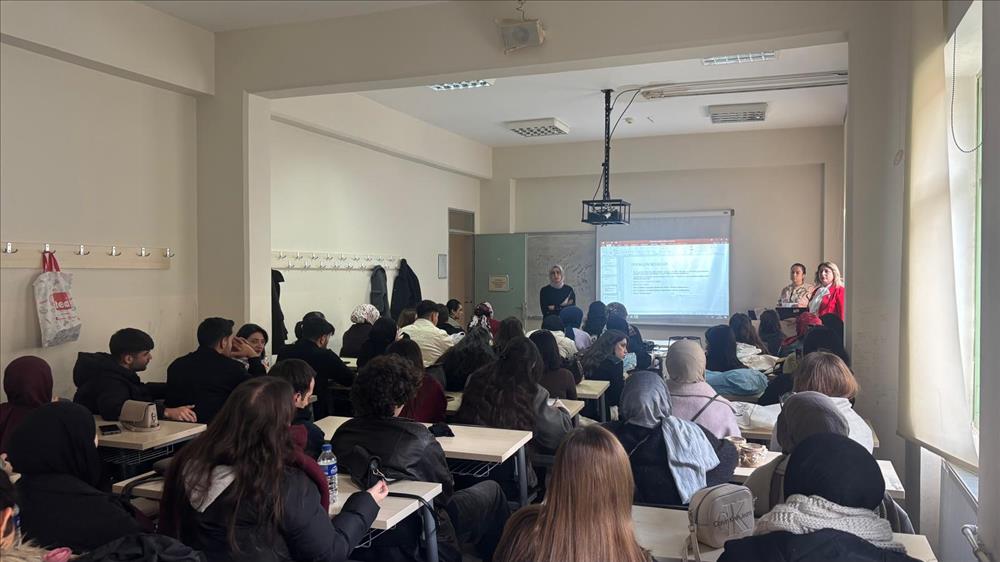 Yaşlı Bakımı Programı Öğrencilerine Klinik Uygulama Dersi Bilgilendirme Toplantısı